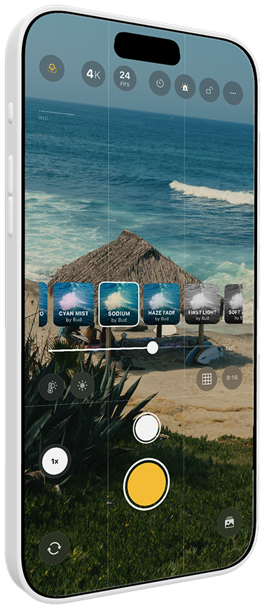 iPhone com a barra de looks do CrevoCAM aplicando cor de cinema ao vivo